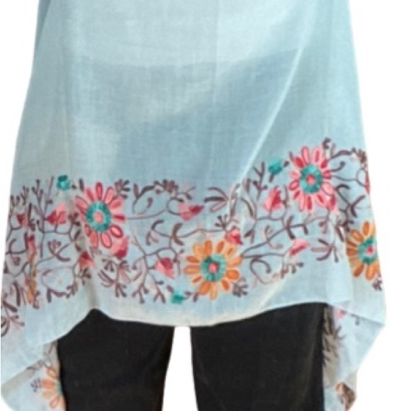 Handmade embroidered shawl - Picture 3 of 9